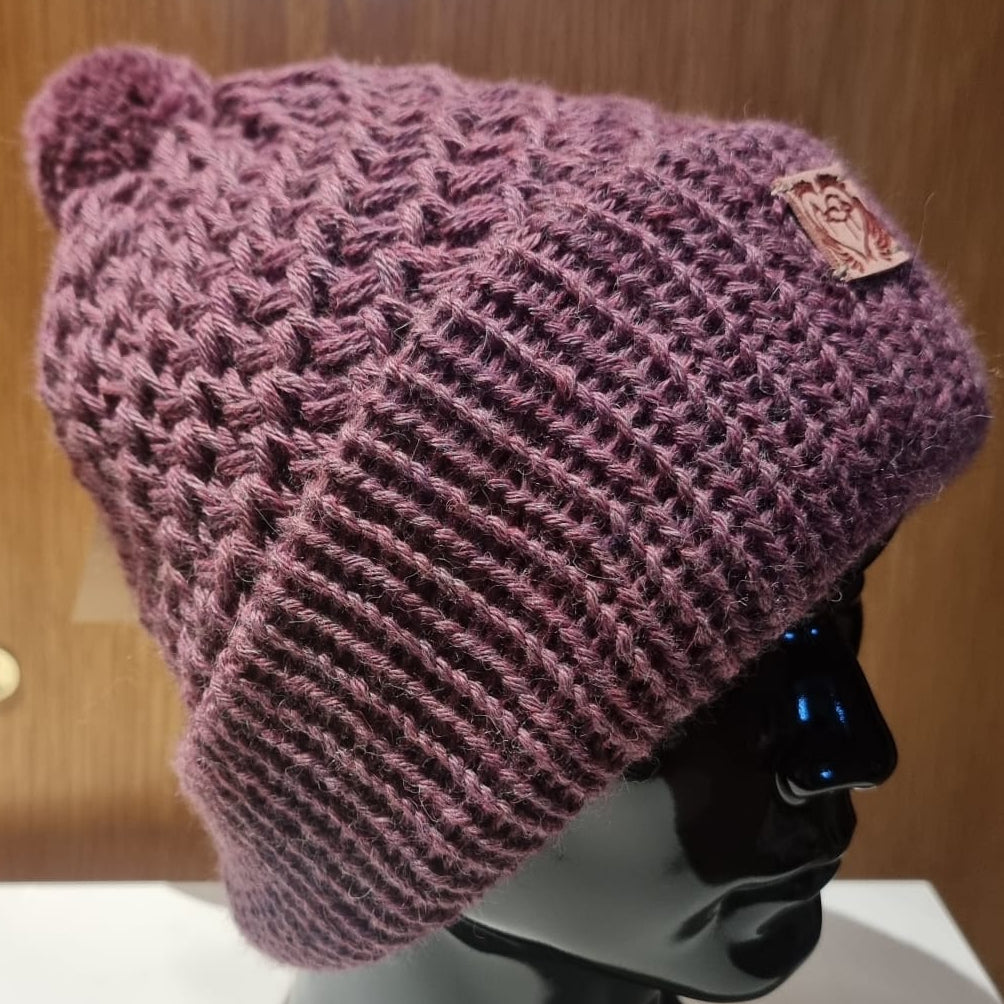 Handgefertigte Mütze mit Muster aus 100% Baby-Alpaka-Wolle