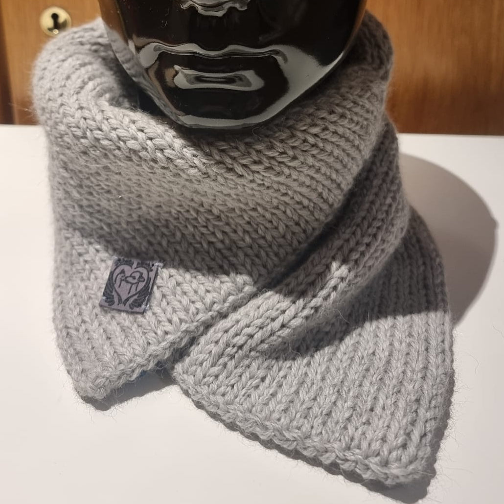 Kuscheliger Loom-Schal "Dreiecks-Look" aus 100% Baby-Alpaka-Wolle