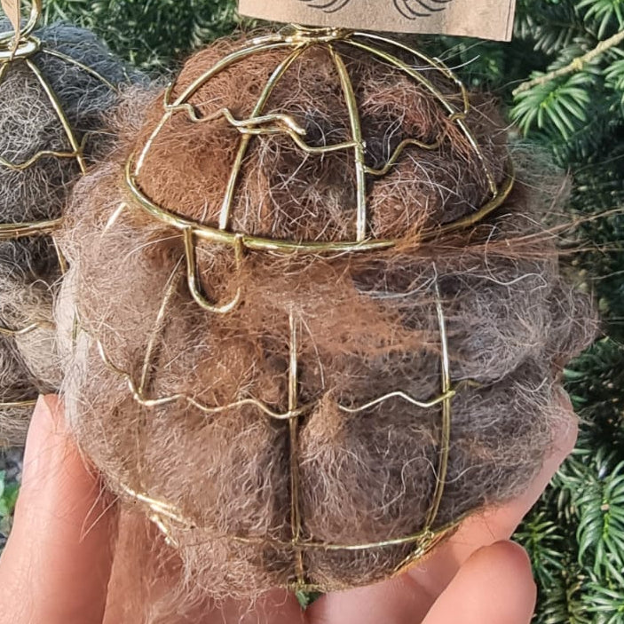 Nist-Kugel für Vögel mit naturbelassener Alpakawolle
