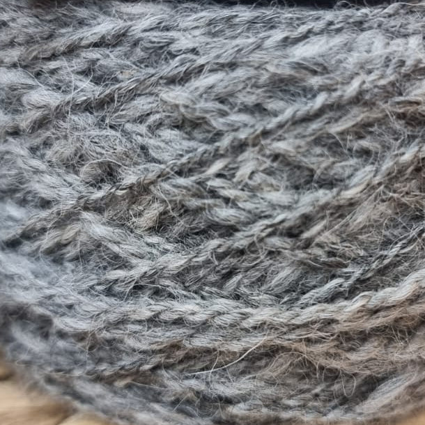 Dalis Vlies – Handversponnen: 100% Alpaka-Garn (150m/100g)