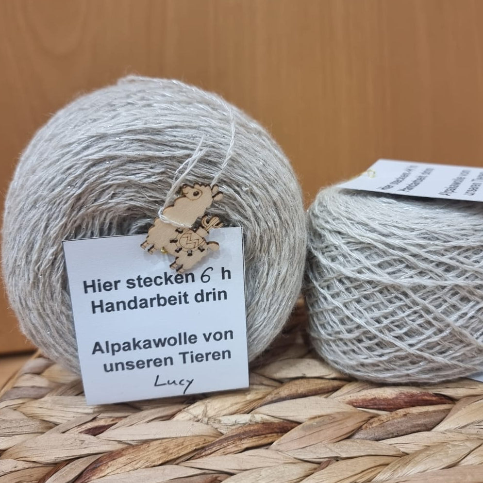 Lucys Vlies - Handversponnen: 95% Alpaka mit Glitzer Garn (380m/100g)