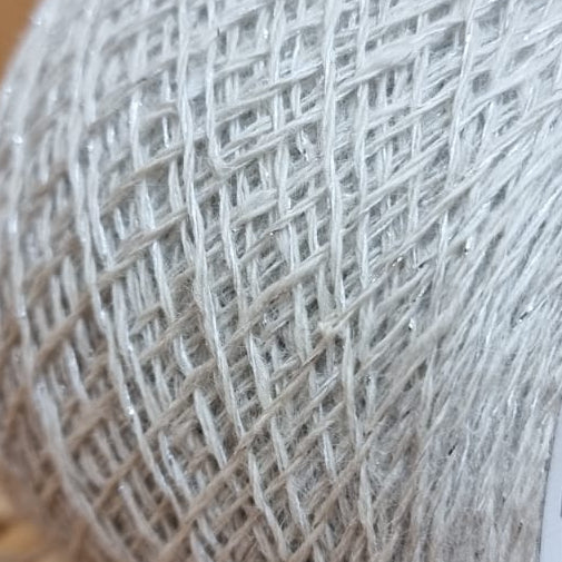 Lucys Vlies - Handversponnen: 95% Alpaka mit Glitzer Garn (380m/100g)