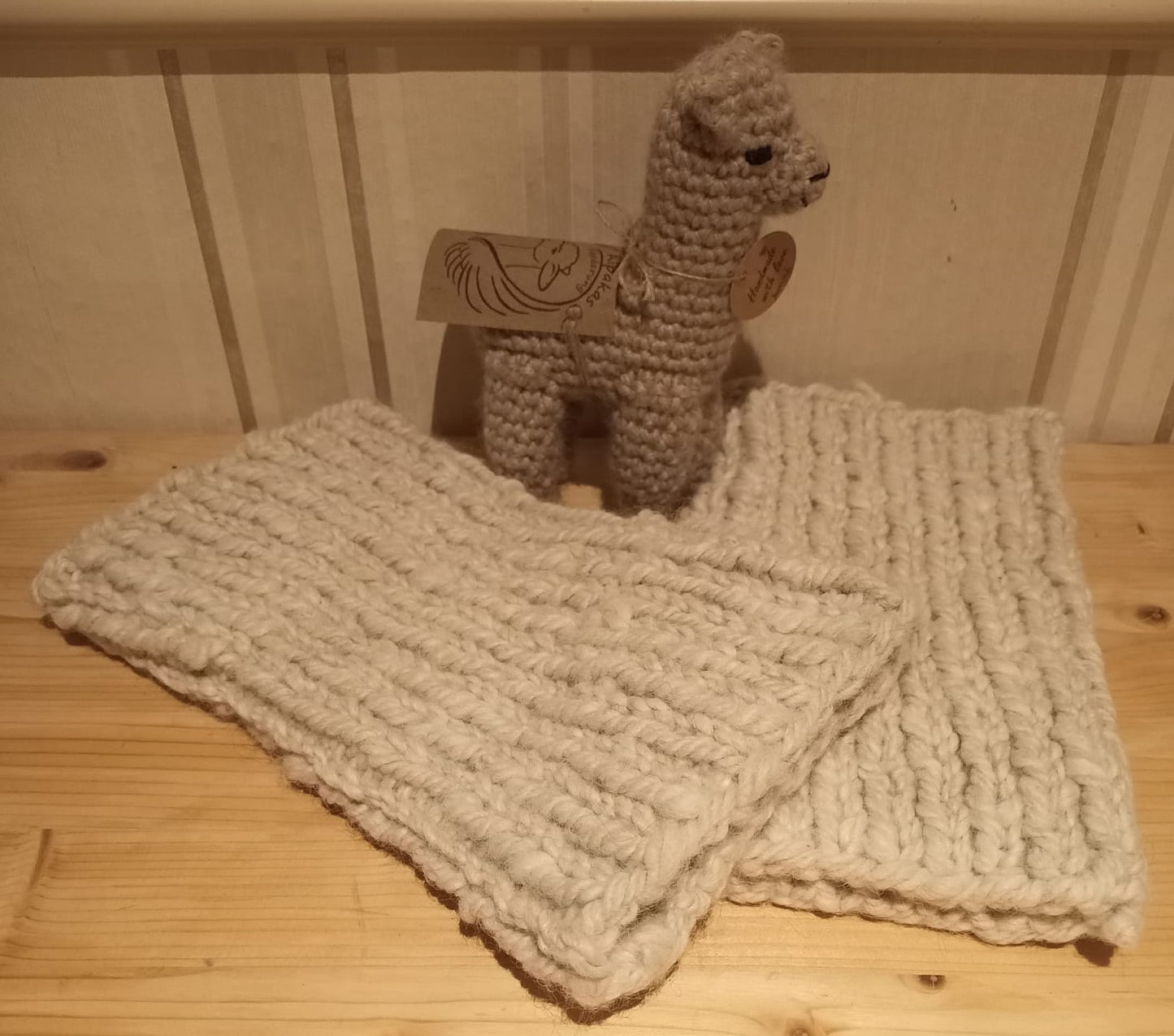 Stulpen weiß handgesponnen und gestrickt