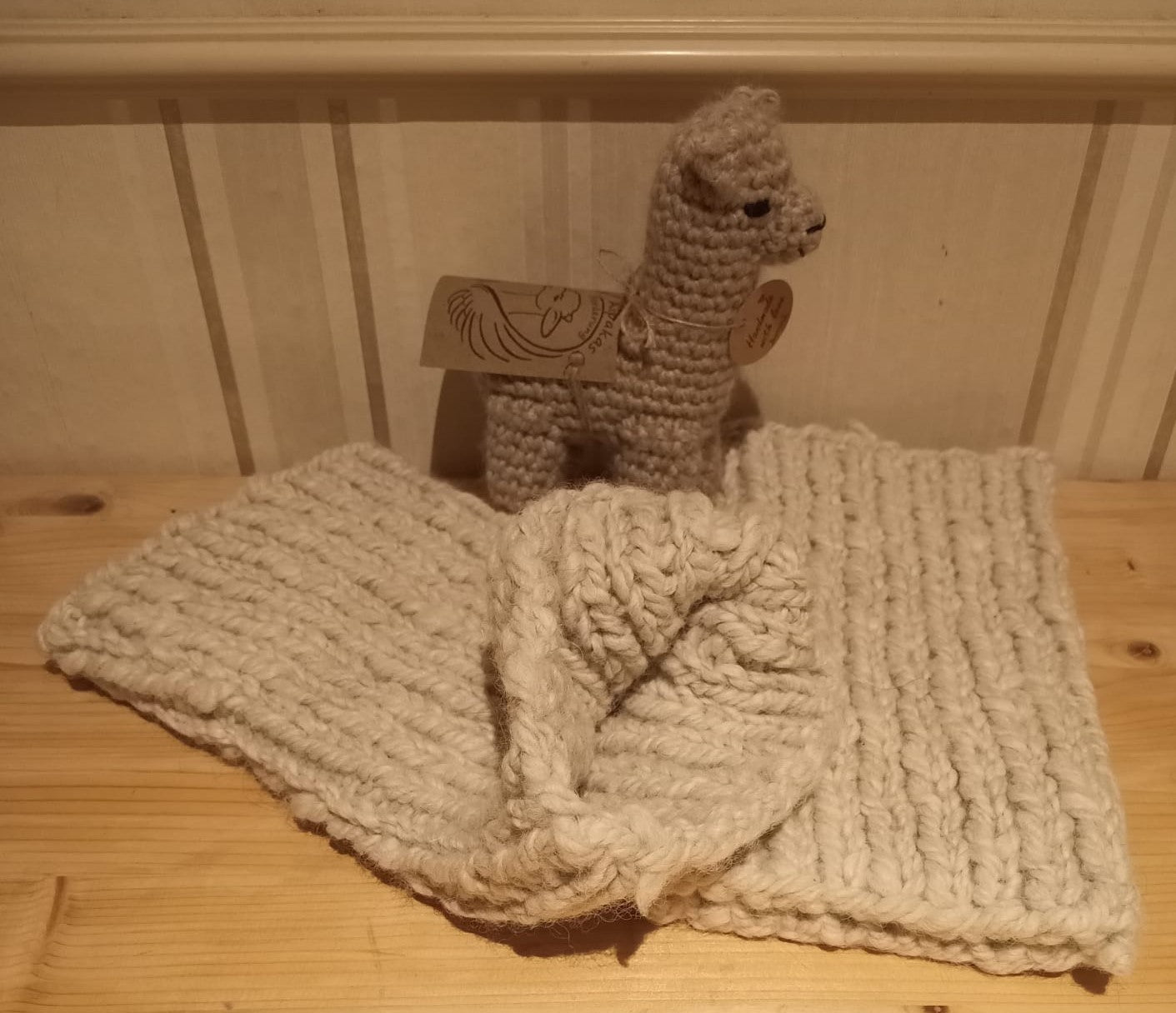 Stulpen weiß handgesponnen und gestrickt
