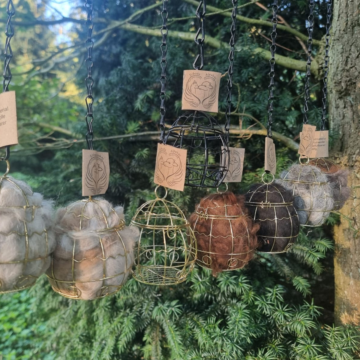 Nist-Kugel für Vögel mit naturbelassener Alpakawolle