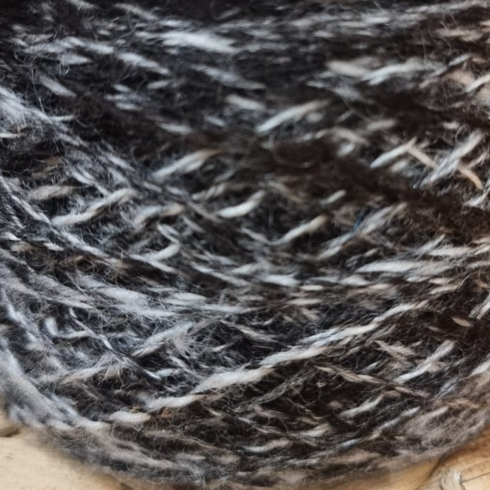 Lucys+Safirs Vlies - Handversponnen: 100% Alpaka (250m/100g)